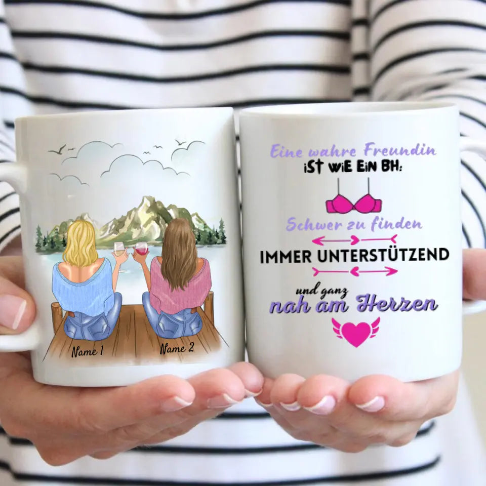 En sann vän är som en behå - Personlig mugg för flickvänner, bästa vän, presentmugg (2-4 personer)