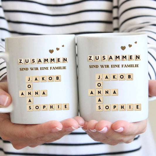 Zusammen sind wir eine Familie - Scrabble Tasse (Namen der ganzen Familie)