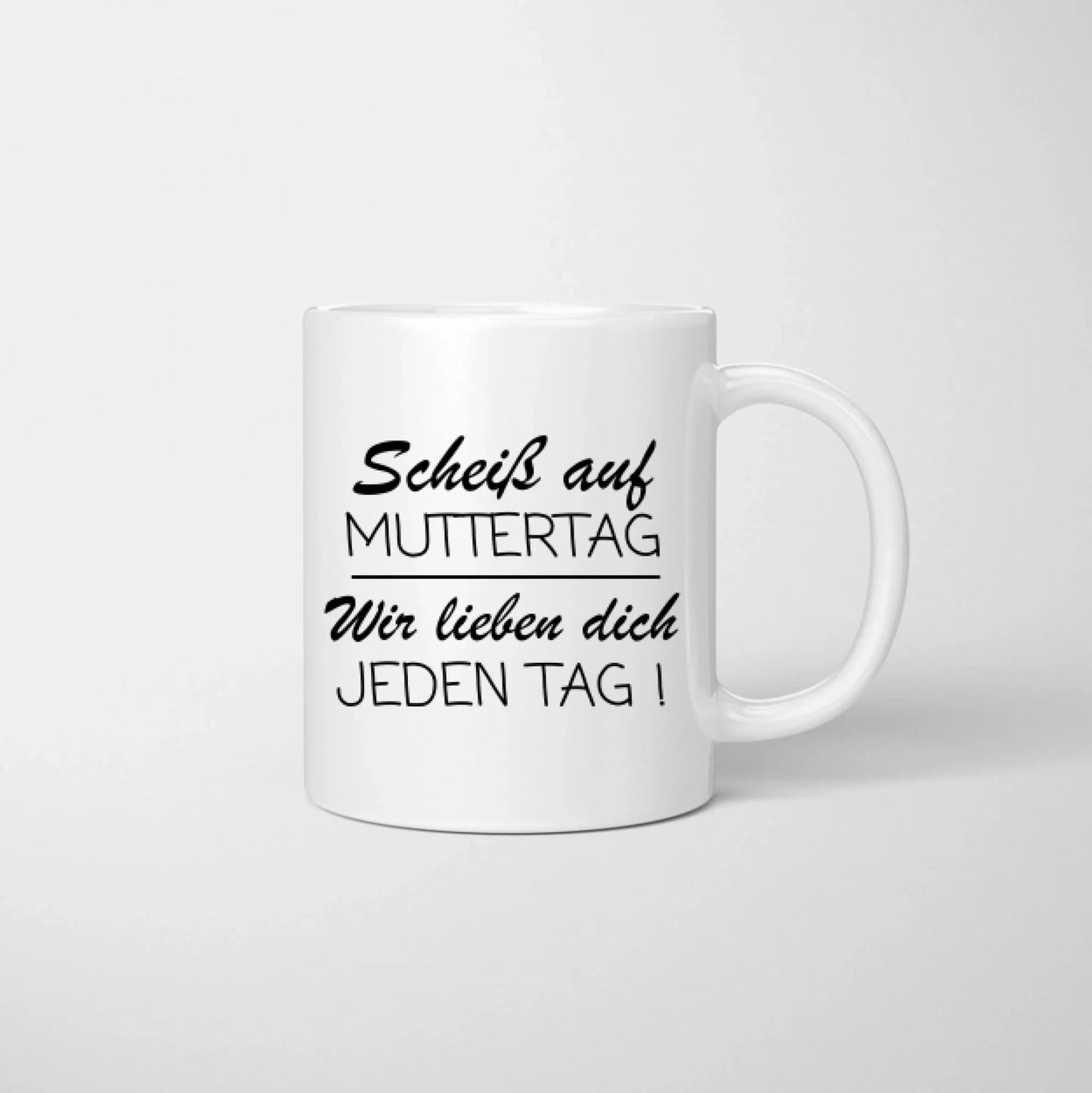 Scheiss auf Muttertag, wir lieben dich jeden Tag - Personalisierte Tasse für Mama (von Papa und Kindern)