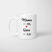 Ladda upp bild till gallerivisning, Von Mama zur Oma - Personalisierte Tasse zur Verkündung (Mama seit, Oma seit, Jahreszahlen)
