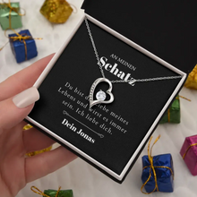 Ladda upp bild till gallerivisning, Liebe meines Lebens - Halskette mit Gold-Herzanhänger &amp; personalisierter Karte (Valentinstagsgeschenk)
