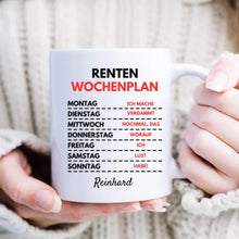 Ladda upp bild till gallerivisning, Renten Wochenplan - Personalisierte lustige Tasse zum Geburtstag (Rentner-Edition)
