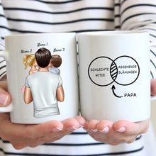 Indlæs billede til gallerivisning Papa = Schlechte Witze &amp; Abgehende Blähungen - Personalisierte Tasse für Väter (Vatertag 1-4 Kinder)
