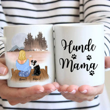 Ladda upp bild till gallerivisning, Hundemama - Personalisierte Tasse (Frau mit Hund oder Katze, Muttertag)
