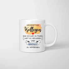 Ladda upp bild till gallerivisning, Großartige Kollegen sind schwer zu finden... - Personalisierte Tasse für Arbeitskolleginnen - Geschenk Abschied, Jobwechsel (2-4 Personen)
