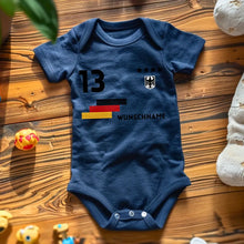 Indlæs billede til gallerivisning 2024 Fussball EM - Personalisierter Baby-Onesie/ Strampler, Trikot mit anpassbarem Namen und Trikotnummer, 100% Bio-Baumwolle Baby Body
