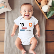 Ladda upp bild till gallerivisning, 2024 Voetbal EM Nederland - Gepersonaliseerde baby romper, shirt met aanpasbare naam en rugnummer, 100% biologisch katoenen baby romper
