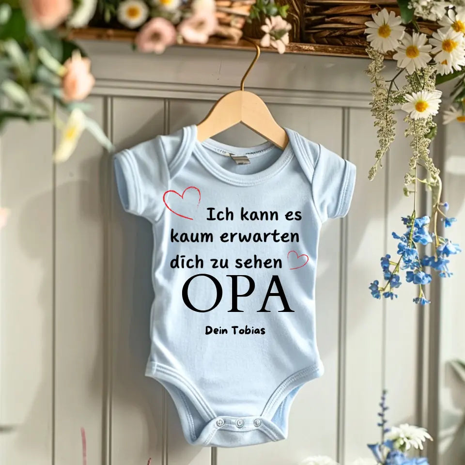 Ich kann es kaum erwarten dich zu sehen OPA - Personalisierter Baby-Onesie/ Strampler, Geburt MAMA, PAPA, OMA, OPA, 100% Bio-Baumwolle Body