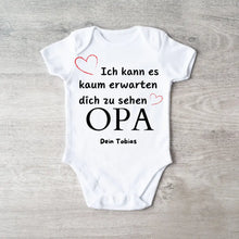 Ladda upp bild till gallerivisning, Ich kann es kaum erwarten dich zu sehen OPA - Personalisierter Baby-Onesie/ Strampler, Geburt MAMA, PAPA, OMA, OPA, 100% Bio-Baumwolle Body
