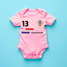 Ladda upp bild till gallerivisning, 2024 Fussball EM Kroatien - Personalisierter Baby-Onesie/ Strampler, Trikot mit anpassbarem Namen und Trikotnummer, 100% Bio-Baumwolle Baby Body
