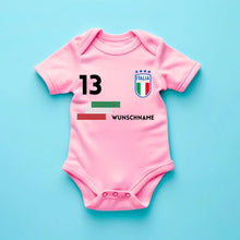 Indlæs billede til gallerivisning 2024 Fussball EM Italien - Personalisierter Baby-Onesie/ Strampler, Trikot mit anpassbarem Namen und Trikotnummer, 100% Bio-Baumwolle Baby Body
