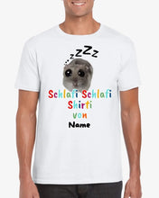 Ladda upp bild till gallerivisning, Schlafi Shlafi Shirti Hamster Meme - Personalisiertes T-Shirt (100% Baumwolle, Unisex)
