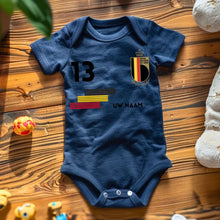 Ladda upp bild till gallerivisning, 2024 Euro België voetbalshirt - Gepersonaliseerd babyrompertje met naam en rugnummer, 100% biologisch katoen
