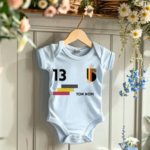 Ladda upp bild till gallerivisning, 2024 Maillot de foot Euro Belgique - Body bébé personnalisé avec prénom et numéro de maillot personnalisables, 100% coton bio
