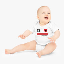 Indlæs billede til gallerivisning 2024 Fussball EM Albanien - Personalisierter Baby-Onesie/ Strampler, Trikot mit anpassbarem Namen und Trikotnummer, 100% Bio-Baumwolle Baby Body
