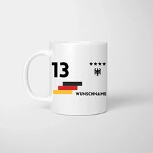 Ladda upp bild till gallerivisning, EM 2024 Trikot-Tasse - Personalisierte Tasse zur Fußball-EM, Wunschnummer und Name, individuelle Tasse Fan Tasse Deutschland
