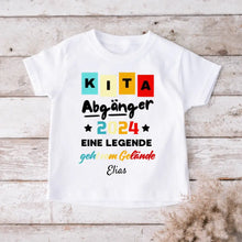 Ladda upp bild till gallerivisning, Kita Abgänger 2024, Eine Legende geht vom Gelände - Personalisiertes T-Shirt Kinder, Schüler, Einschulung (100% Baumwolle)
