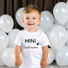 Ladda upp bild till gallerivisning, Mini-Nachname - Personalisiertes Baby-T-Shirt, 100% Bio-Baumwolle
