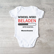 Ladda upp bild till gallerivisning, Windel wird beladen - Personalisierter Baby-Onesie/ Strampler, 100% Bio-Baumwolle
