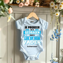 Ladda upp bild till gallerivisning, IK PROBEER ME TE GEDRAGEN PAPA - Gepersonaliseerde baby onesie, baby body 100% biologisch katoen
