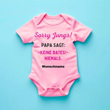 Ladda upp bild till gallerivisning, Sorry Jungs, Papa sagt keine Dates - Personalisierter Baby-Onesie/ Strampler, 100% Bio-Baumwolle für Mädchen
