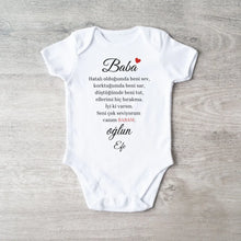 Ladda upp bild till gallerivisning, Sevgili baba - Personalisierter Baby-Onesie/ Strampler türkisch, 100% Bio-Baumwolle Baby Body
