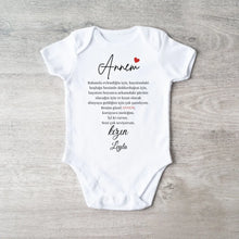 Ladda upp bild till gallerivisning, Sevgili anne - Personalisierter Baby-Onesie/ Strampler türkisch, 100% Bio-Baumwolle Baby Body
