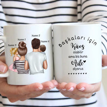 Ladda upp bild till gallerivisning, Başkaları için Kaos olabilir ama biz buna Aile diyoruz - Personalisierte Familien Tasse
