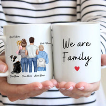 Ladda upp bild till gallerivisning, Personalisierte Tasse für die ganze Familie &quot;We are Family&quot; (1-4 Kinder + Haustiere)
