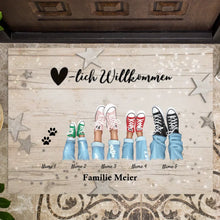 Ladda upp bild till gallerivisning, Herzlich Willkommen - Personalisierte Weihnachtszeit Fußmatte Familie (2-8 Personen &amp; Haustiere)
