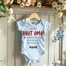 Ladda upp bild till gallerivisning, Holt Oma zur Hilfe - Personalisierter Baby-Onesie/ Strampler, witziges Weihnachtsgeschenk, 100% Bio-Baumwolle
