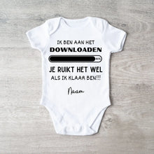 Ladda upp bild till gallerivisning, IK BEN AAN HET Downloaden - Gepersonaliseerde baby onesie/ romper voor Kerstmis, 100% biologisch katoen copy
