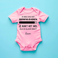 Ladda upp bild till gallerivisning, IK BEN AAN HET Downloaden - Gepersonaliseerde baby onesie/ romper voor Kerstmis, 100% biologisch katoen copy
