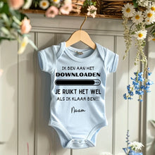 Ladda upp bild till gallerivisning, IK BEN AAN HET Downloaden - Gepersonaliseerde baby onesie/ romper voor Kerstmis, 100% biologisch katoen copy
