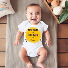 Ladda upp bild till gallerivisning, 50% Mama + 50% Papa = Ich - Personalisierter Baby-Onesie/ Strampler, 100% Bio-Baumwolle
