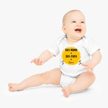 Ladda upp bild till gallerivisning, 50% Mama + 50% Papa = Ich - Personalisierter Baby-Onesie/ Strampler, 100% Bio-Baumwolle
