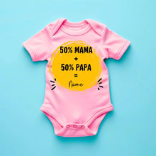 Ladda upp bild till gallerivisning, 50% Mama + 50% Papa = Ich - Personalisierter Baby-Onesie/ Strampler, 100% Bio-Baumwolle
