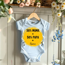 Ladda upp bild till gallerivisning, 50% Mama + 50% Papa = Ich - Personalisierter Baby-Onesie/ Strampler, 100% Bio-Baumwolle
