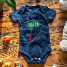 Ladda upp bild till gallerivisning, Ik: veel energie, ouders: weinig energie - Gepersonaliseerde baby onesie/ romper voor Kerstmis, 100% biologisch katoen
