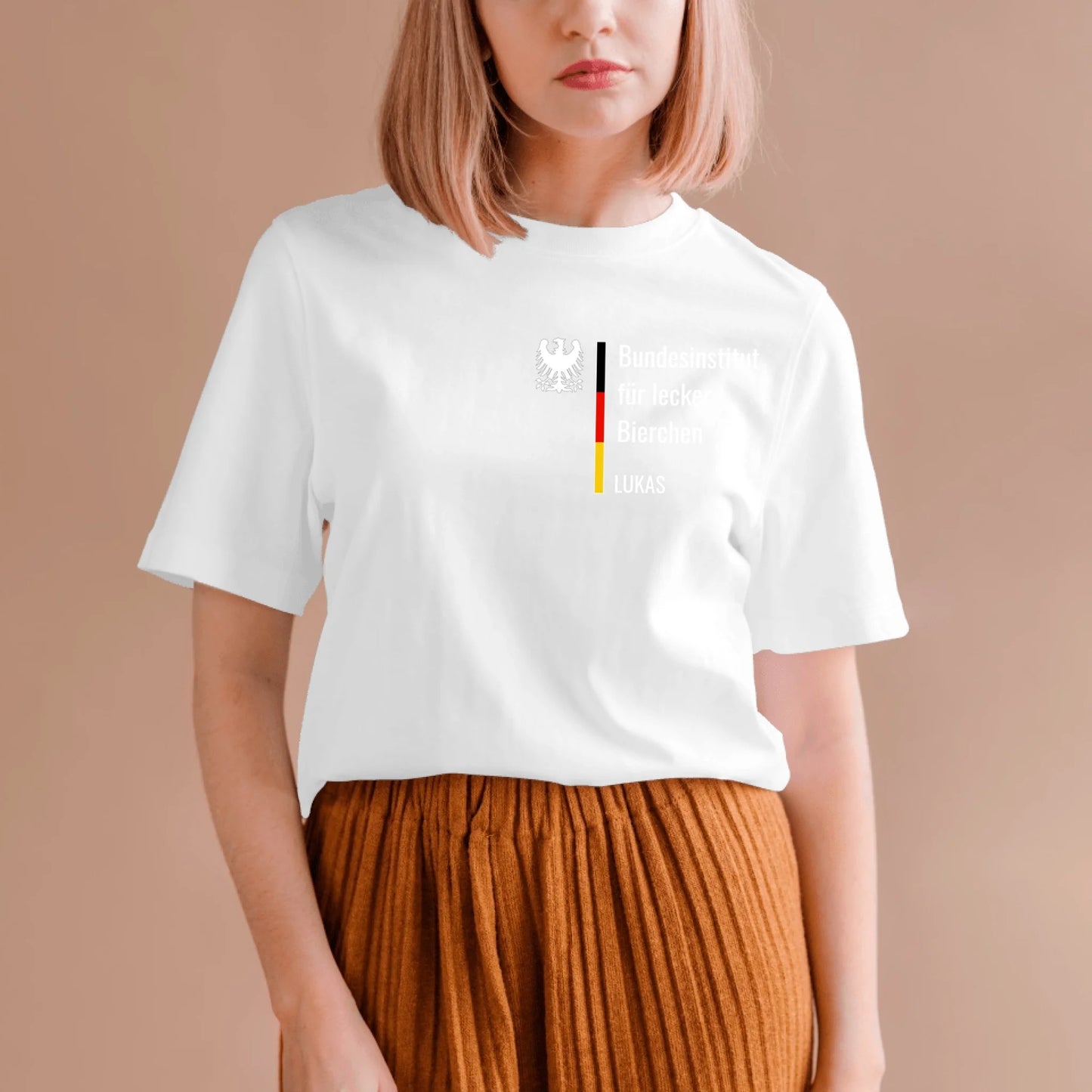 Bundesinstitut für Bierchen - Personalisiertes Spaß T-Shirt (100% Baumwolle, Unisex), JGA, Urlaub, Team, Mallorca