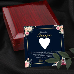 Forever Love "Drömkvinnan" - Halsband med guldhjärtan och personligt kort