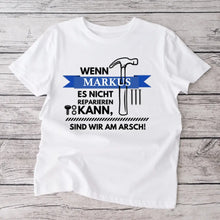 Ladda upp bild till gallerivisning, Wenn Papa es nicht reparieren kann, sind wir am Arsch - Personalisiertes T-Shirt für Männer (100% Baumwolle, Unisex)
